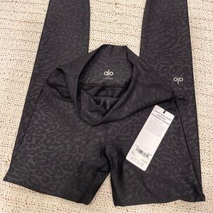 Airlift High- Waist Leopard Debossed Legging